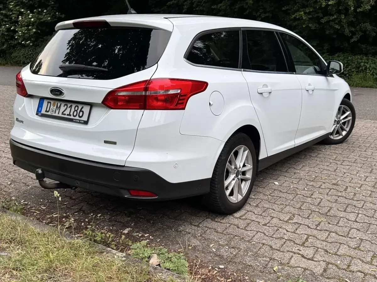 Gebraucht Ford Focus Cool & Connect 101 PS (74 kW) 2017 Weiß Kombi