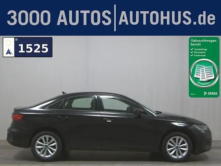 Schwarz (brillantschwarz) Gebraucht 2022 Audi A3 Basis Limousine | 24.900 € (Fairer Preis) - Bild 1/2