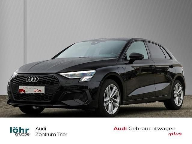 Brillantschwarz Gebraucht 2023 Audi A3 Sportback e-tron Kleinwagen | 24.980 € (Guter Preis) - Bild 1/4