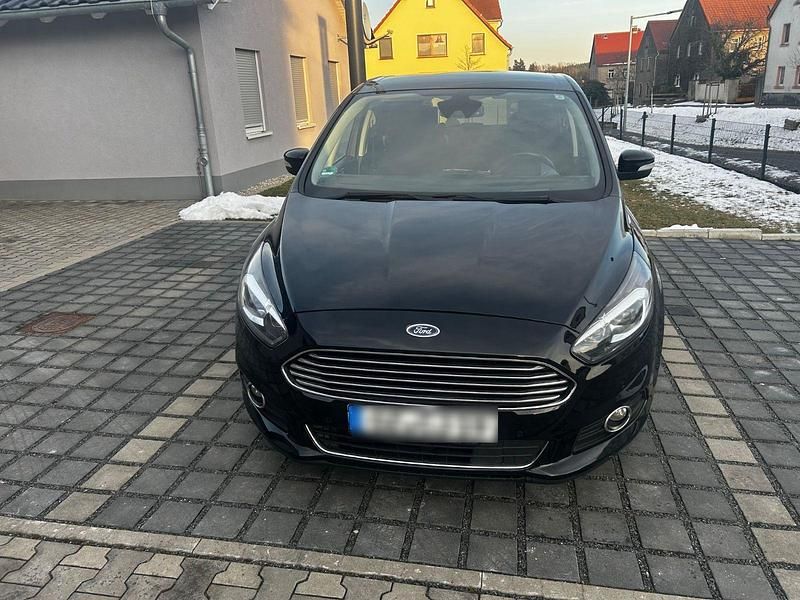 Gebraucht Ford S-MAX Titanium 150 PS (110 kW) 2017 Schwarz Van / Kleinbus