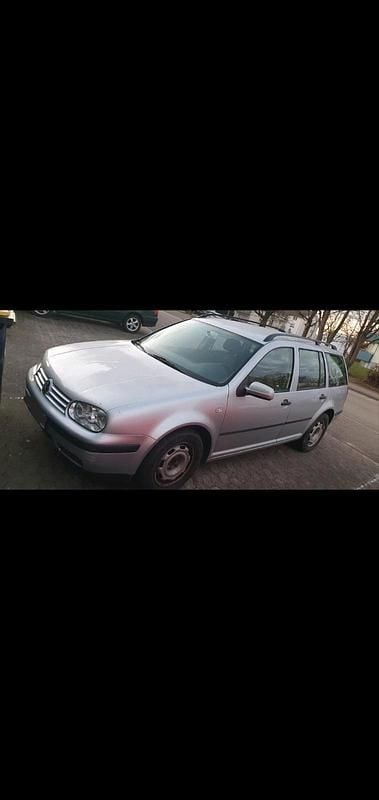 Silber Gebraucht 2000 VW Golf IV Kombi | 1.700 € (Etwas zu teuer) - Bild 1/4