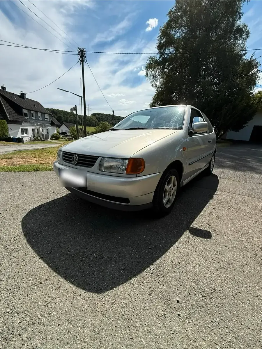 Gebraucht VW Polo 50 PS (36 kW) 1999 Silber Kleinwagen