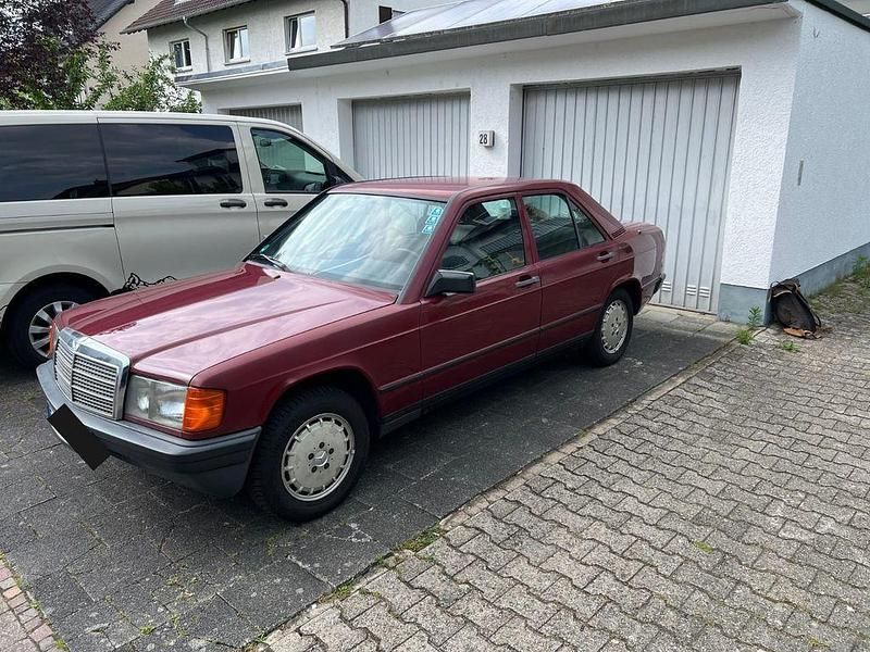 Rot Gebraucht 1984 Mercedes 190 Limousine | 3.800 € - Bild 1/4