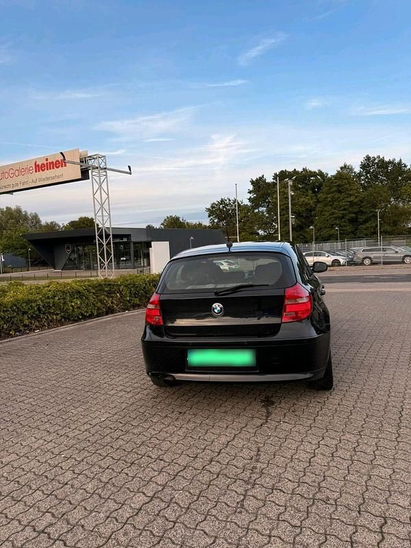 Gebraucht BMW 120 177 PS (130 kW) 2010 Schwarz Kleinwagen