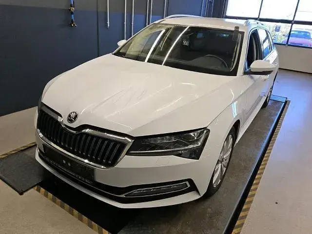 Używany Skoda Superb Premium Edition 150 KM (110 kW) 2023 Kombi