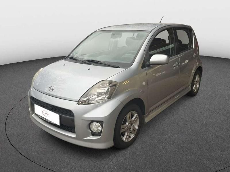 Silber Gebraucht 2009 Daihatsu Sirion Kleinwagen | 1.450 € - Bild 1/4