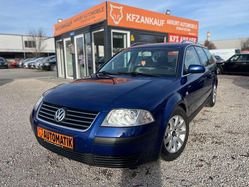Blau Gebraucht 2001 VW Passat Kombi | 2.950 € (Etwas zu teuer) - Bild 1/4