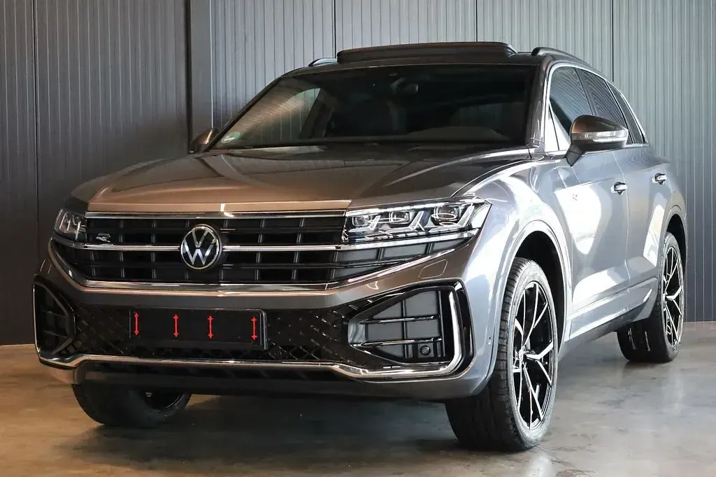 Gebraucht VW Touareg R-line 231 PS (169 kW) 2025 Grau SUV