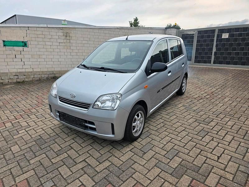 Grau Gebraucht 2004 Daihatsu Cuore Kleinwagen | 600 € (Guter Preis) - Bild 1/4