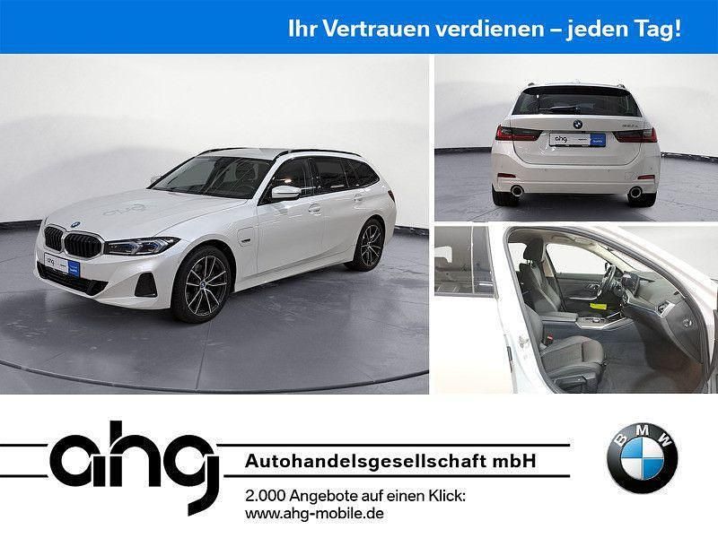 Weiß Gebraucht 2022 BMW 330e Sport Line Kombi | 33.930 € (Etwas zu teuer) - Bild 1/4