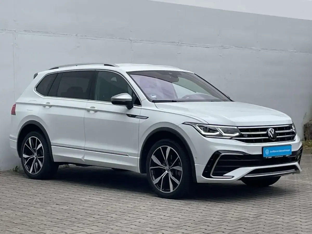 Gebraucht VW Tiguan Allspace R-line 200 PS (147 kW) 2024 Pure white SUV