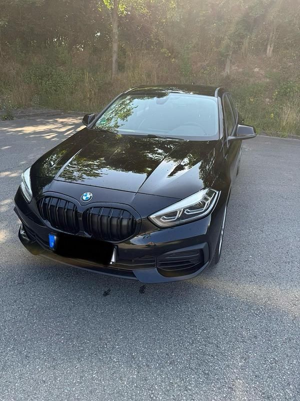 Schwarz Gebraucht 2021 BMW 120 Kleinwagen | 25.500 € (Fairer Preis) - Bild 1/4