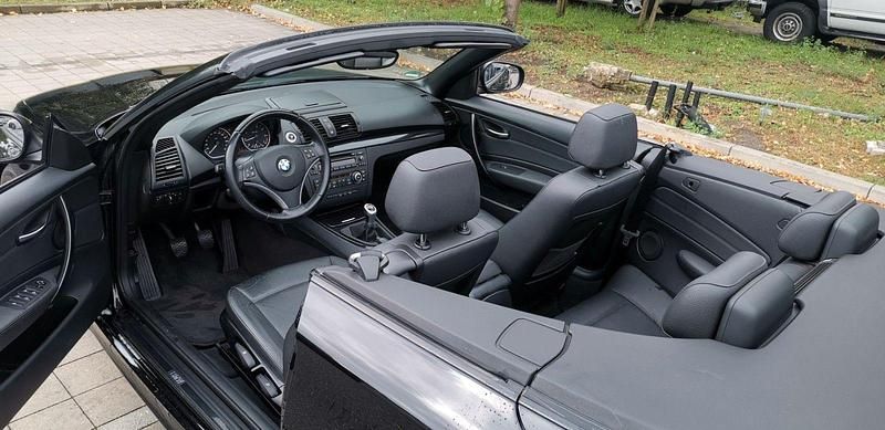 Schwarz Gebraucht 2011 BMW 118 Cabriolet Comfort Edition Cabrio | 5.499 € (Superpreis) - Bild 1/4