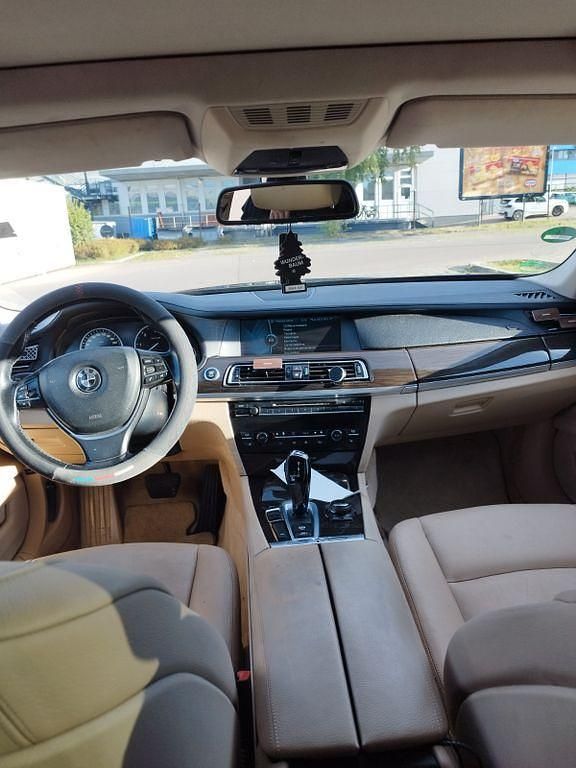 Schwarz Gebraucht 2009 BMW 730 Limousine | 9.999 € (Fairer Preis) - Bild 1/4