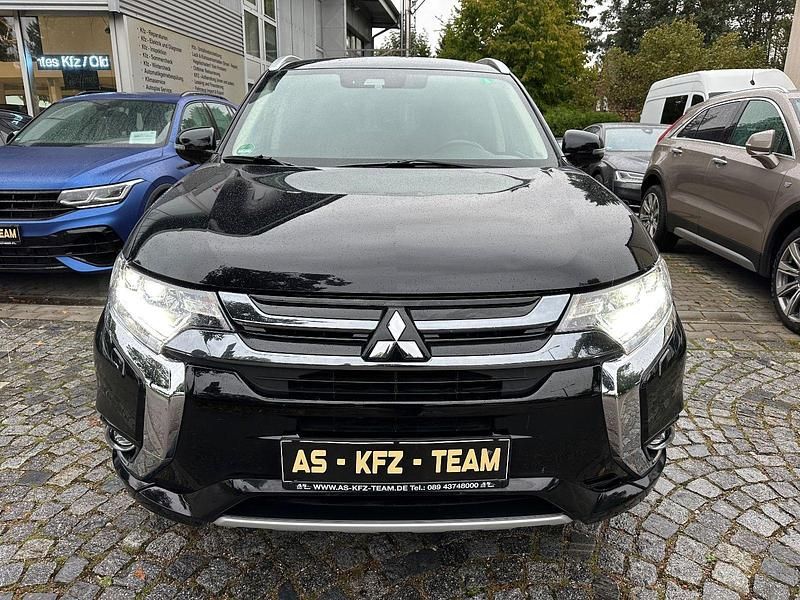 Gebraucht Mitsubishi Outlander P-HEV Plus 121 PS (88 kW) 2018 Schwarz SUV