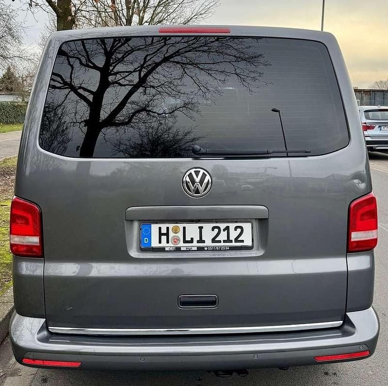 Gebraucht VW Multivan Highline 179 PS (131 kW) 2013 Grau Van / Kleinbus