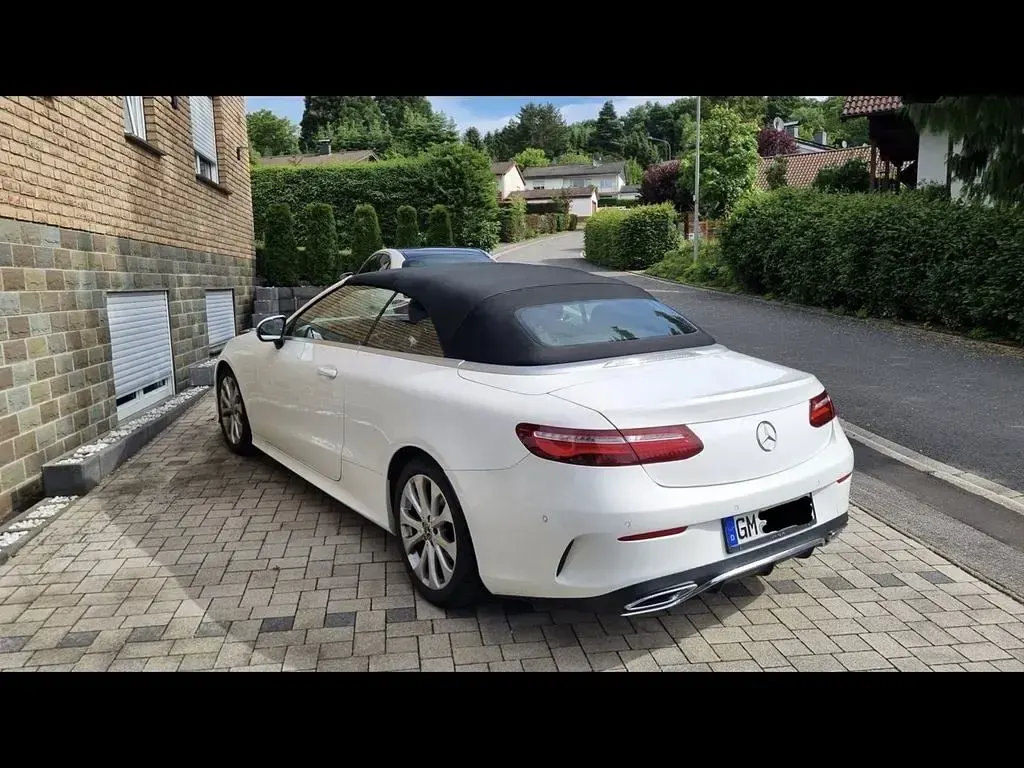 Gebraucht Mercedes E220 AMG line 194 PS (142 kW) 2018 Weiß Cabrio