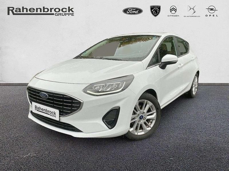 Frostweiß (weiß) Gebraucht 2022 Ford Fiesta Titanium Kleinwagen | 17.490 € (Fairer Preis) - Bild 1/4