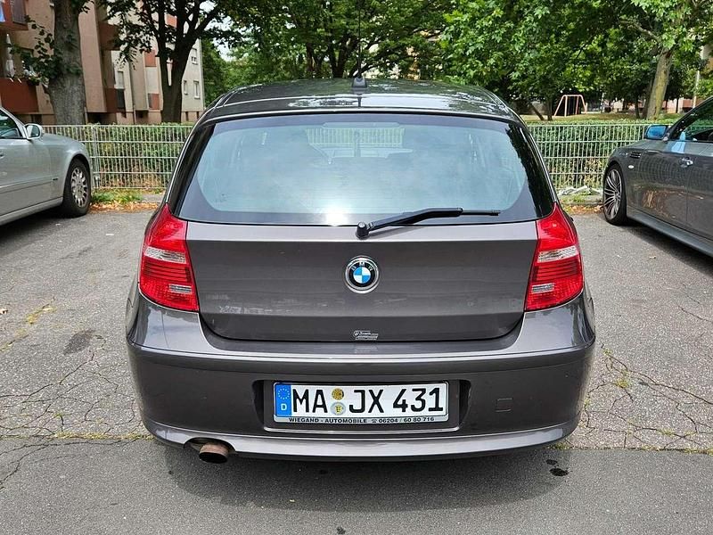 Gebraucht BMW 118 143 PS (105 kW) 2009 Grau Kleinwagen