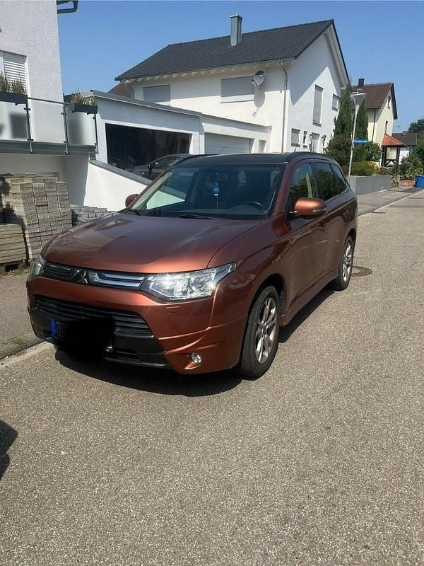 Braun Gebraucht 2012 Mitsubishi Outlander Plus SUV | 5.900 € (Guter Preis) - Bild 1/4