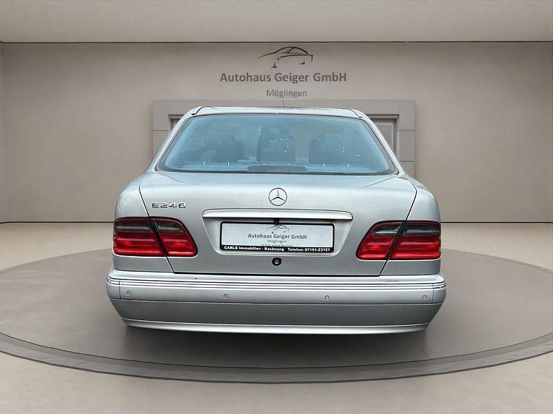 Gebraucht Mercedes E240 Avantgarde 170 PS (125 kW) 2001 Silber Limousine