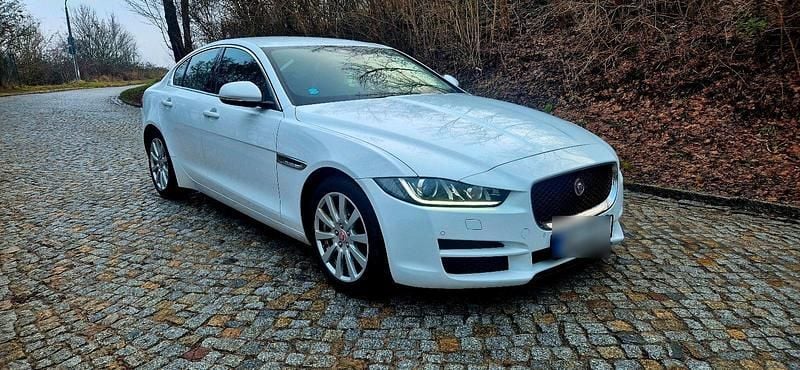 Gebraucht Jaguar XE 180 PS (132 kW) 2016 Weiß Limousine
