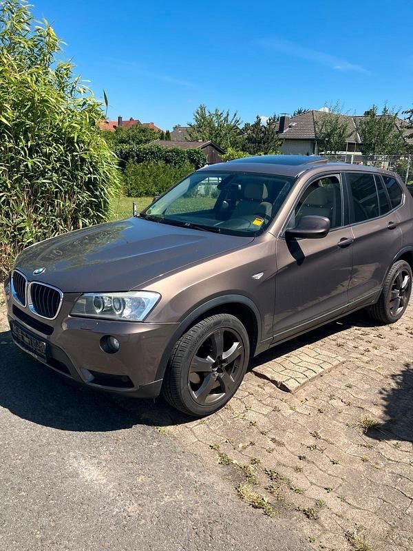 Braun Gebraucht 2011 BMW X3 SUV | 10.000 € (Fairer Preis) - Bild 1/4