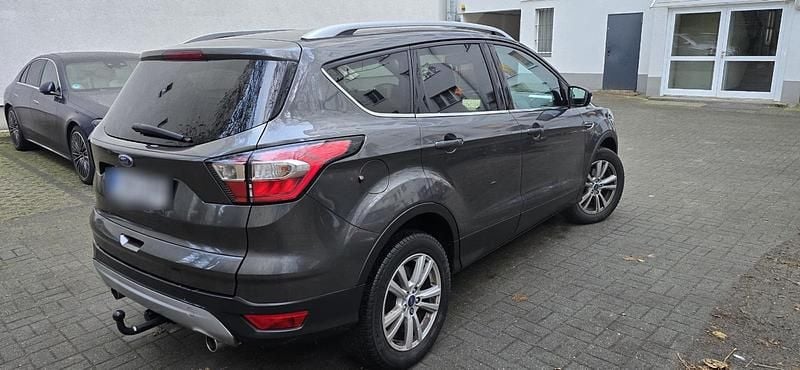 Gebraucht Ford Kuga 150 PS (110 kW) 2019 Grau SUV