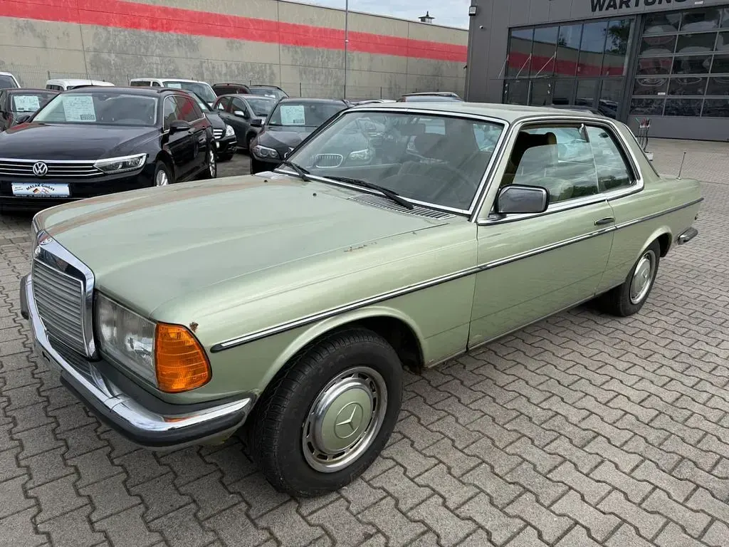 Gebraucht Mercedes 230 109 PS (80 kW) 1978 Grün Coupé