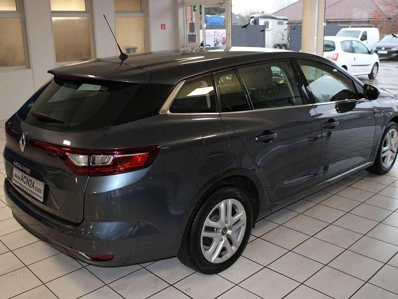 Gebraucht Renault Mégane GrandTour Play 101 PS (74 kW) 2018 Titangrau Kombi
