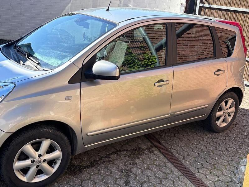 Second-hand Nissan Note 110 CP (80 kW) 2006 Argintiu Hatchback