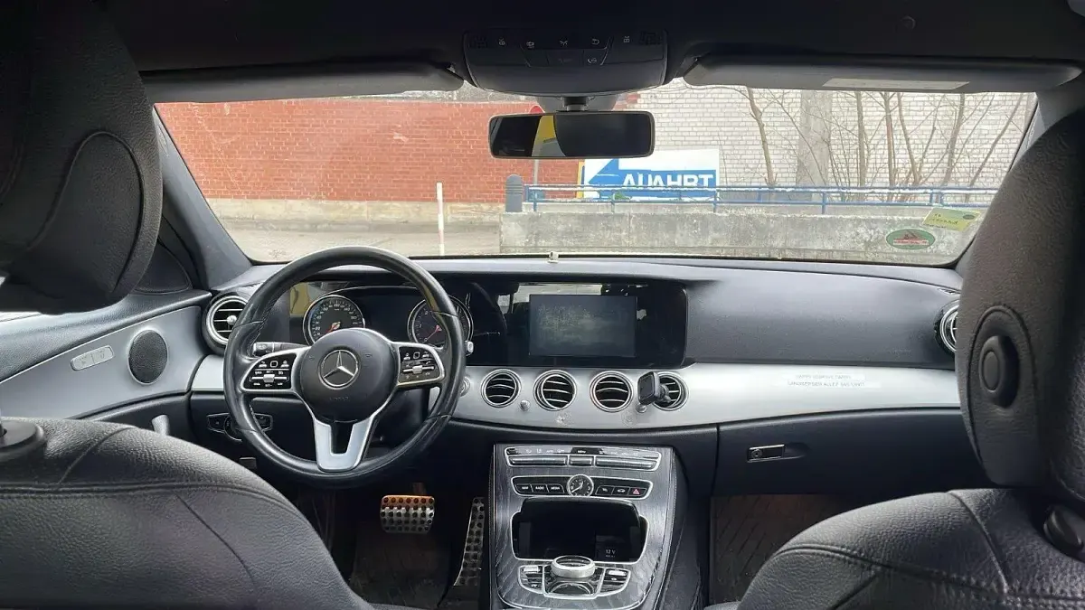 Gebraucht Mercedes E200 Premium 150 PS (110 kW) 2019 Gelb Limousine