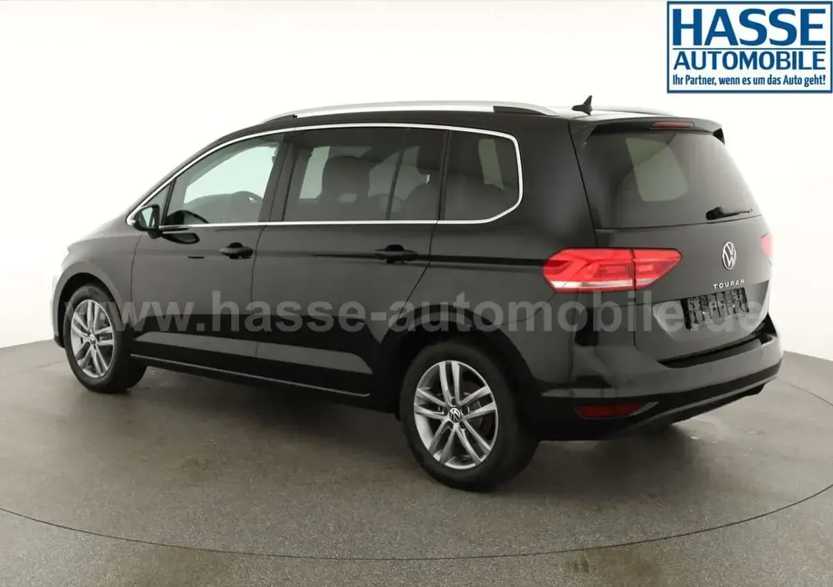 Neu VW Touran Comfortline 150 PS (110 kW) 2026 Grenadillschwarz meta... Van / Kleinbus