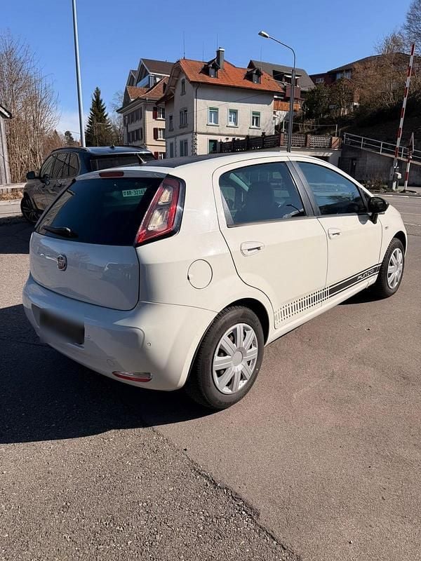 Gebraucht Fiat Punto 70 PS (51 kW) 2015 Weiß Kleinwagen