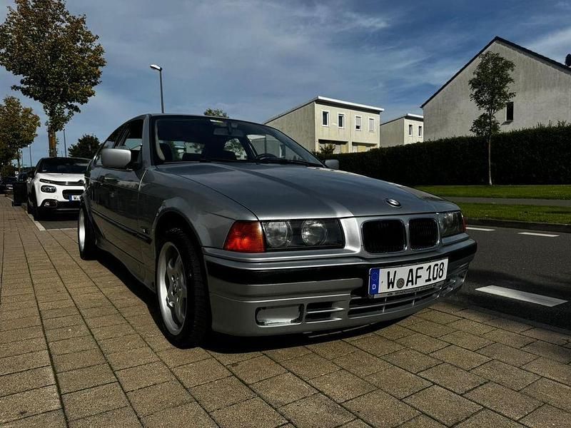 Silber Gebraucht 1995 BMW 316 Coupé | 1.600 € - Bild 1/4