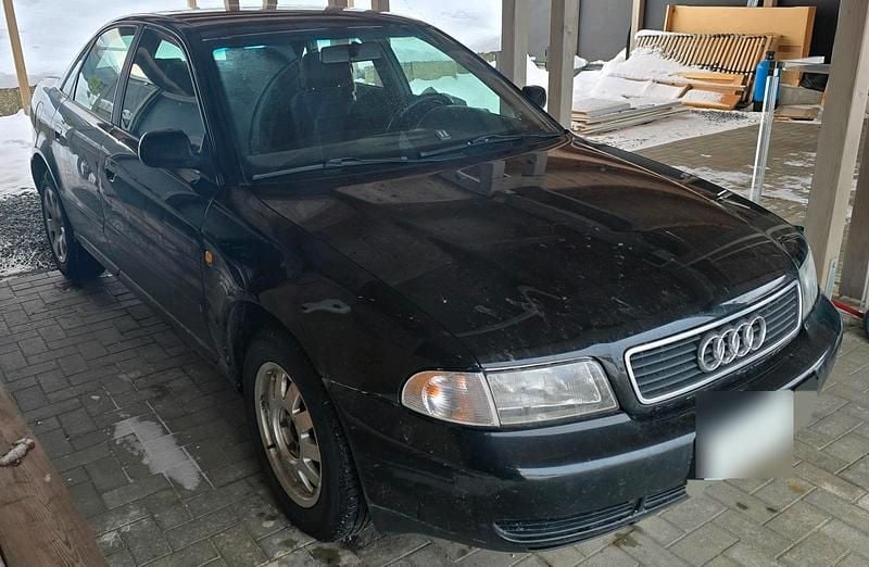 Usado Audi A4 100 CV (73 kW) 2000 Negro Berlina