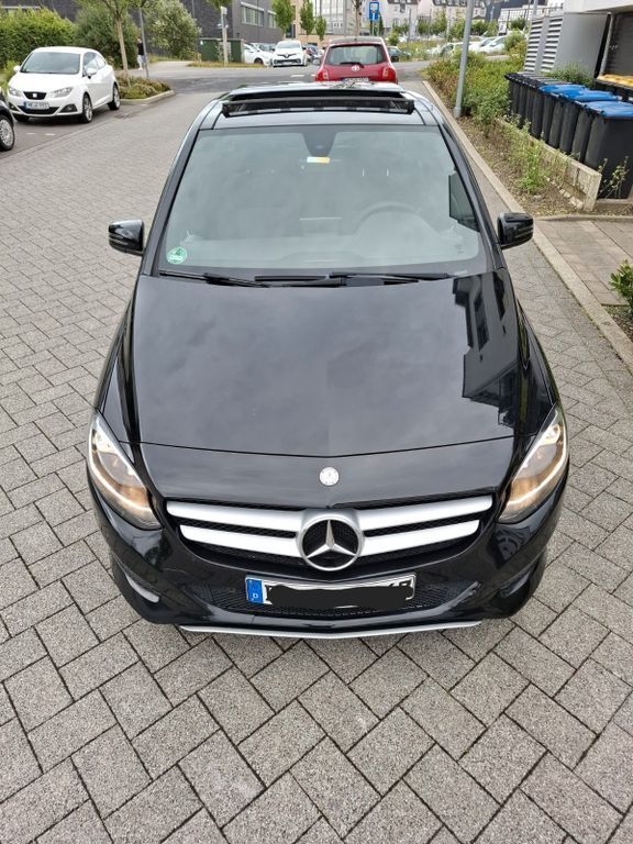 Schwarz Gebraucht 2014 Mercedes B180 Urban Van / Kleinbus | 8.300 € (Guter Preis) - Bild 1/4