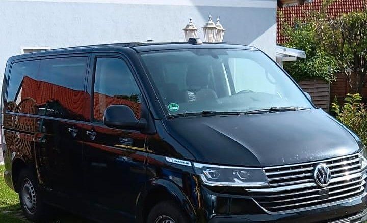 Schwarz Gebraucht 2021 VW Caravelle Comfortline Van / Kleinbus | 33.500 € (Fairer Preis) - Bild 1/4
