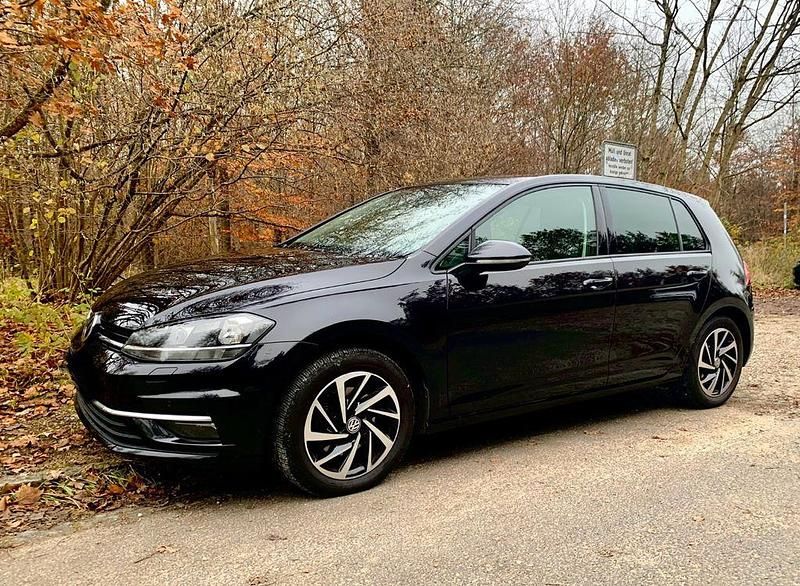 Schwarz Gebraucht 2018 VW Golf VII Join Limousine | 14.600 € (Guter Preis) - Bild 1/4