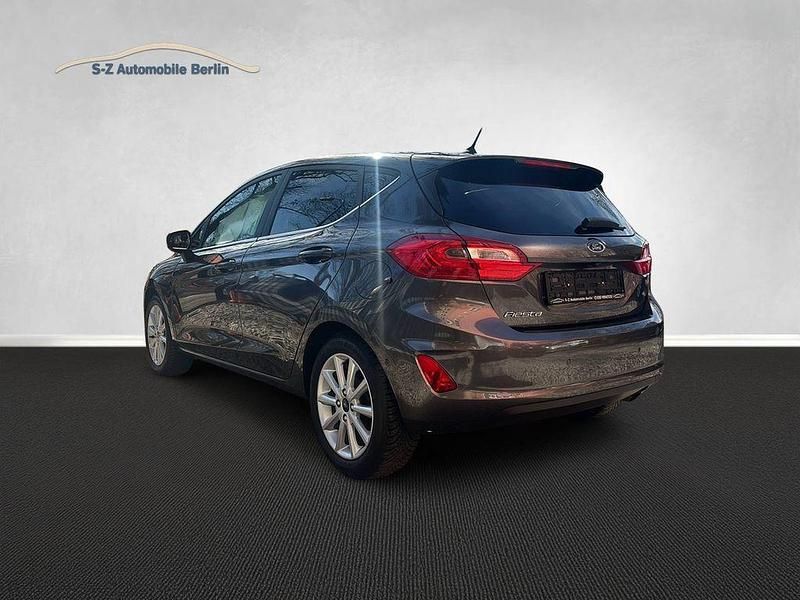 Gebraucht Ford Fiesta Titanium 101 PS (74 kW) 2018 Grau Kleinwagen