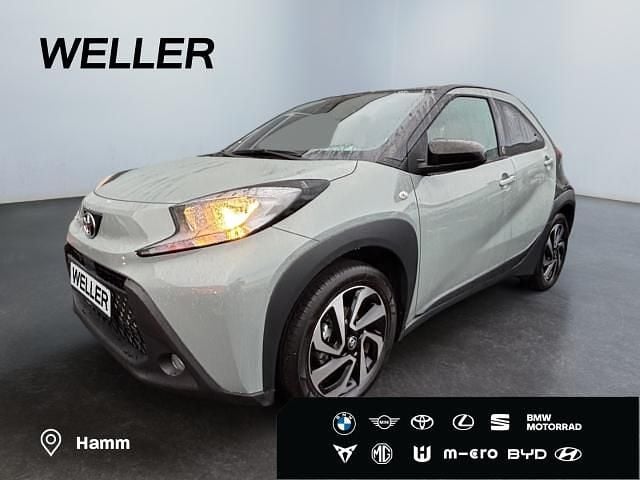 Gruen Gebraucht 2024 Toyota Aygo Team Kleinwagen | 16.980 € (Guter Preis) - Bild 1/3
