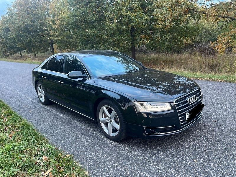 Schwarz Gebraucht 2014 Audi A8 Ambiente Limousine | 22.700 € (Superpreis) - Bild 1/4
