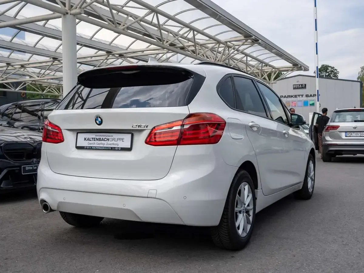 Gebraucht BMW 216 Active Tourer Advantage 109 PS (80 kW) 2021 Weiß Van / Kleinbus