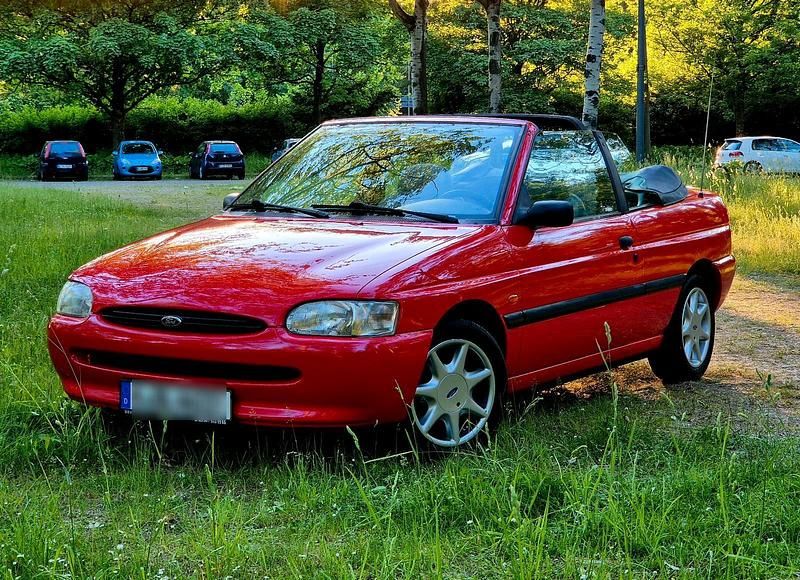Rot Gebraucht 2025 Ford Escort Cabrio | 3.900 € - Bild 1/4