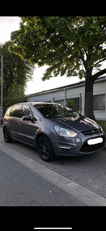 Grau Gebraucht 2011 Ford S-MAX S Van / Kleinbus | 7.800 € (Fairer Preis) - Bild 1/4