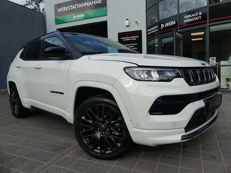 Weiß Gebraucht 2022 Jeep Compass SUV | 28.800 € (Fairer Preis) - Bild 1/4