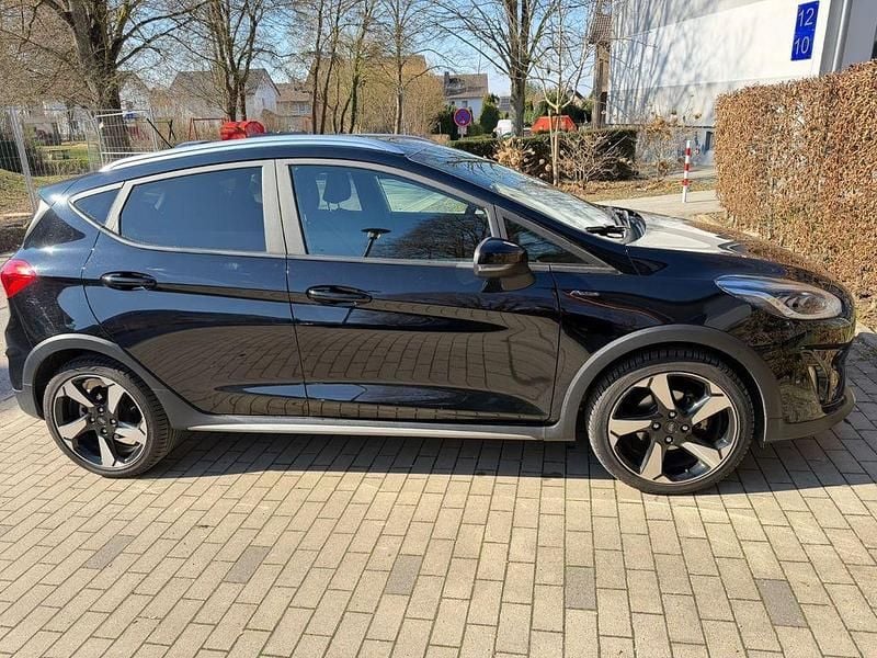 Gebraucht Ford Fiesta Active 125 PS (91 kW) 2018 Schwarz Kleinwagen