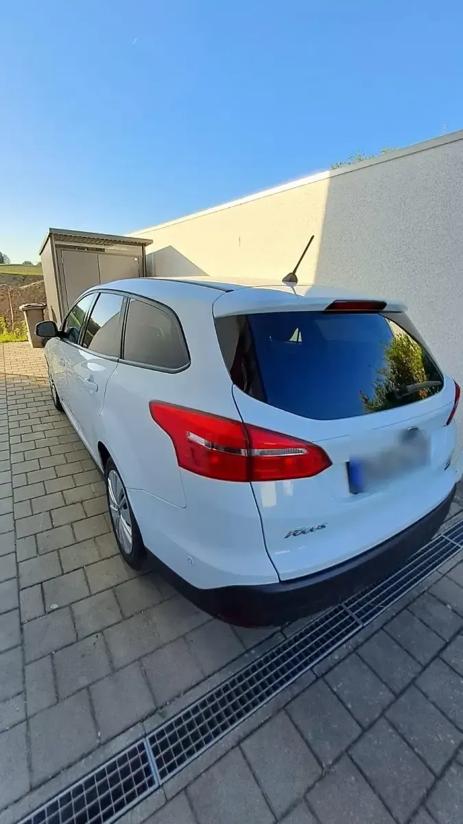 Gebraucht Ford Focus 125 PS (91 kW) 2018 Weiß Kombi