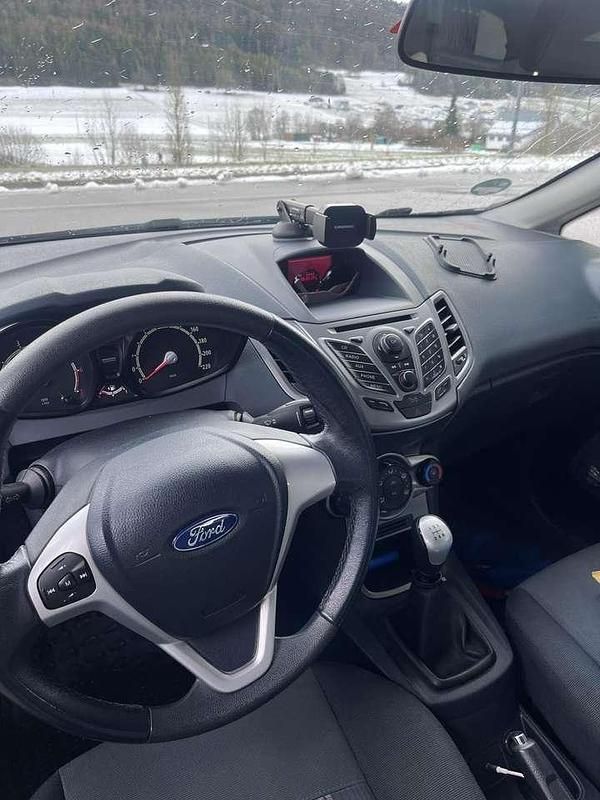 Gebraucht Ford Courier 82 PS (60 kW) 2009 Silber Van / Kleinbus