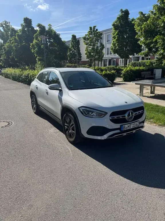 Gebraucht Mercedes GLA200 Progressive 163 PS (119 kW) 2021 Weiß SUV
